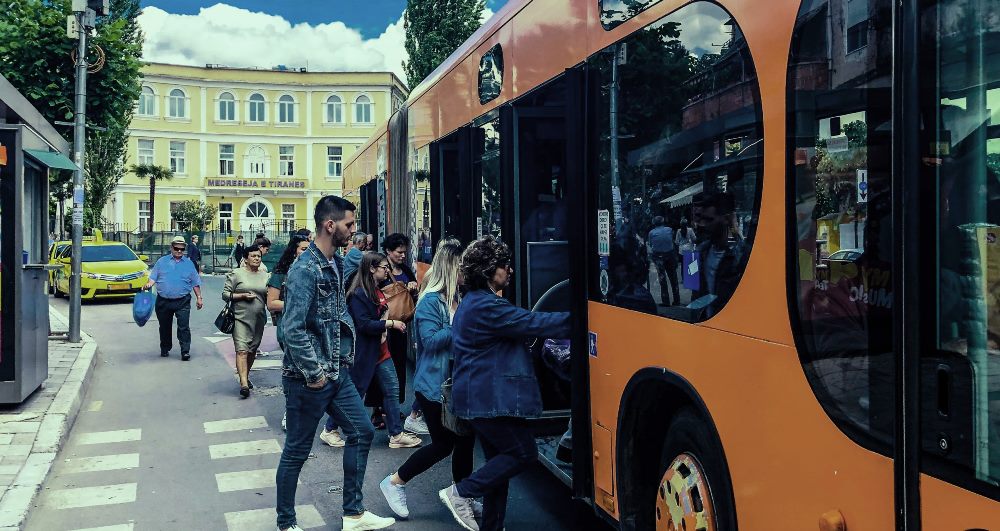 Kriza e transportit publik, DPSHTRR njofton mbeshtetjen per operatoret